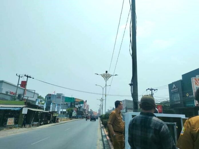 FOTO 25 Okt_Pemasangan Penerangan Jalan Umum (PJU) di Kabupaten Bekasi. dok. jabarprov.go.id INI