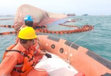ASDP Perkuat Penanganan Pascainsiden dengan Buoy dan Oil Boom di Lokasi KMP Batumandi