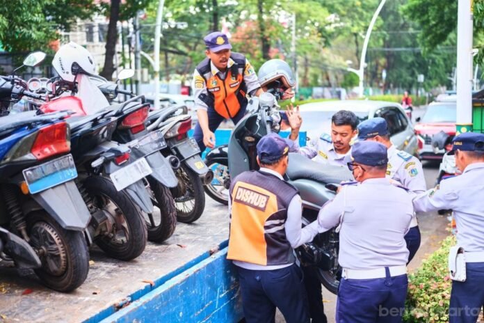 Sudinhub Jaksel Angkut 13 Motor Parkir Liar