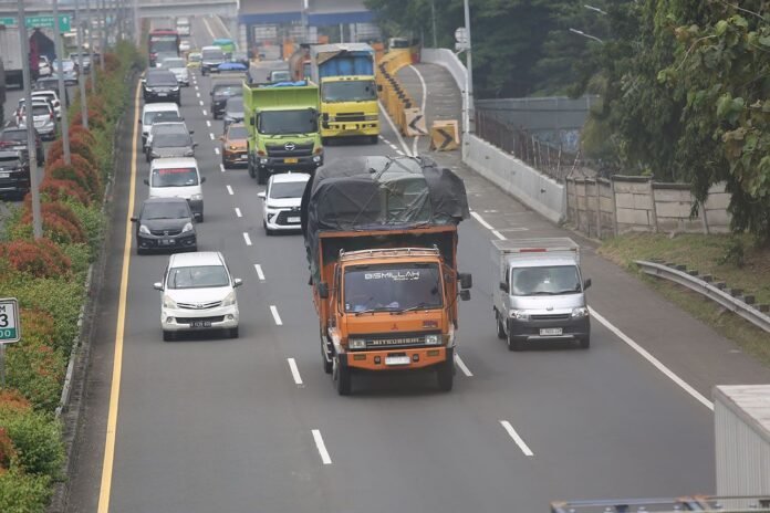 FOTO 4 Okt_Angkutan barang di jalan raya. dok. hubdatkemenhub INI