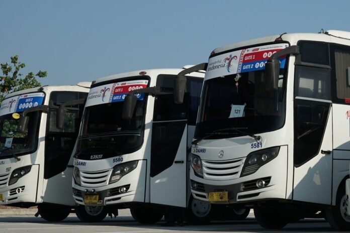 FOTO 5 Okt_Bus DAMRI melayani penumpang secara gratis saat gelaran MotoGP Mandalika 2026. dok. damri 3